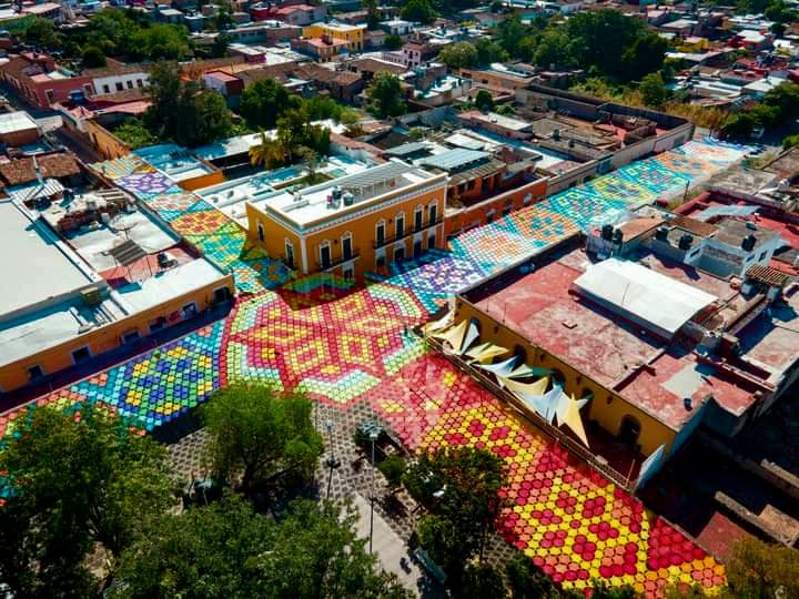 Historias de crochet: un cielo tejido por una mamá y sus 2 hijas en México